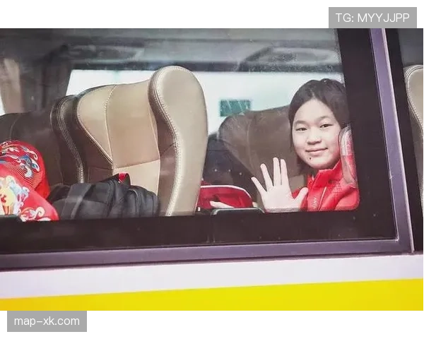 崔家溪训练完回家路上还在啃鸡胸肉，这自律谁顶得住啊